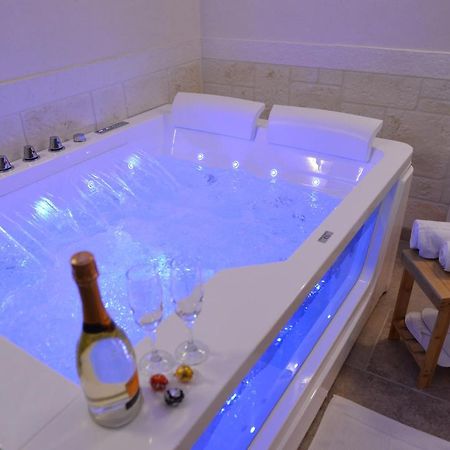 Suite Laurel Spa Con Idromassaggio Fasano Extérieur photo
