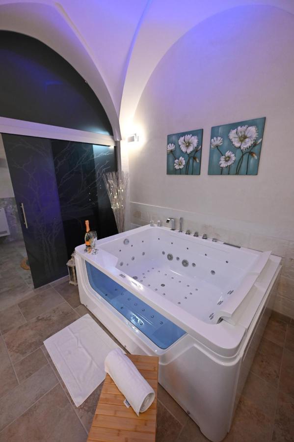 Suite Laurel Spa Con Idromassaggio Fasano Extérieur photo